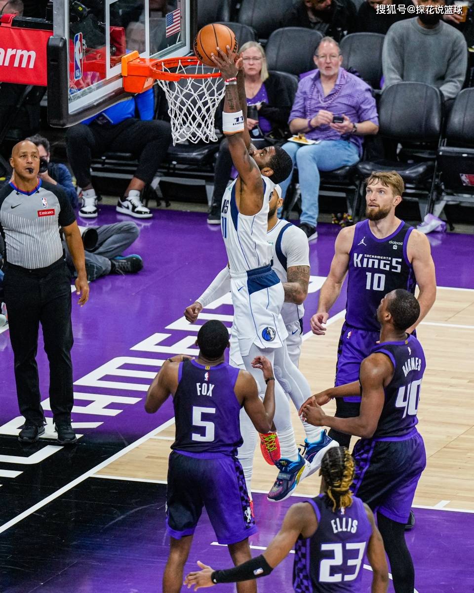 爱游戏体育比赛局势复杂首场状态出色，勇士观众沸腾！，德罗巴重返赛场气势如虹延续(勇士队遭遇两连败)