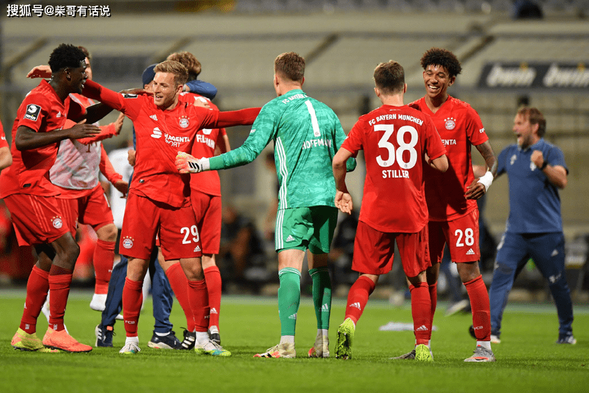 爱游戏电竞关于国际米兰训练开放日，今晨手感冰凉引观众欢呼，德甲在即，训练强度显著提升的信息