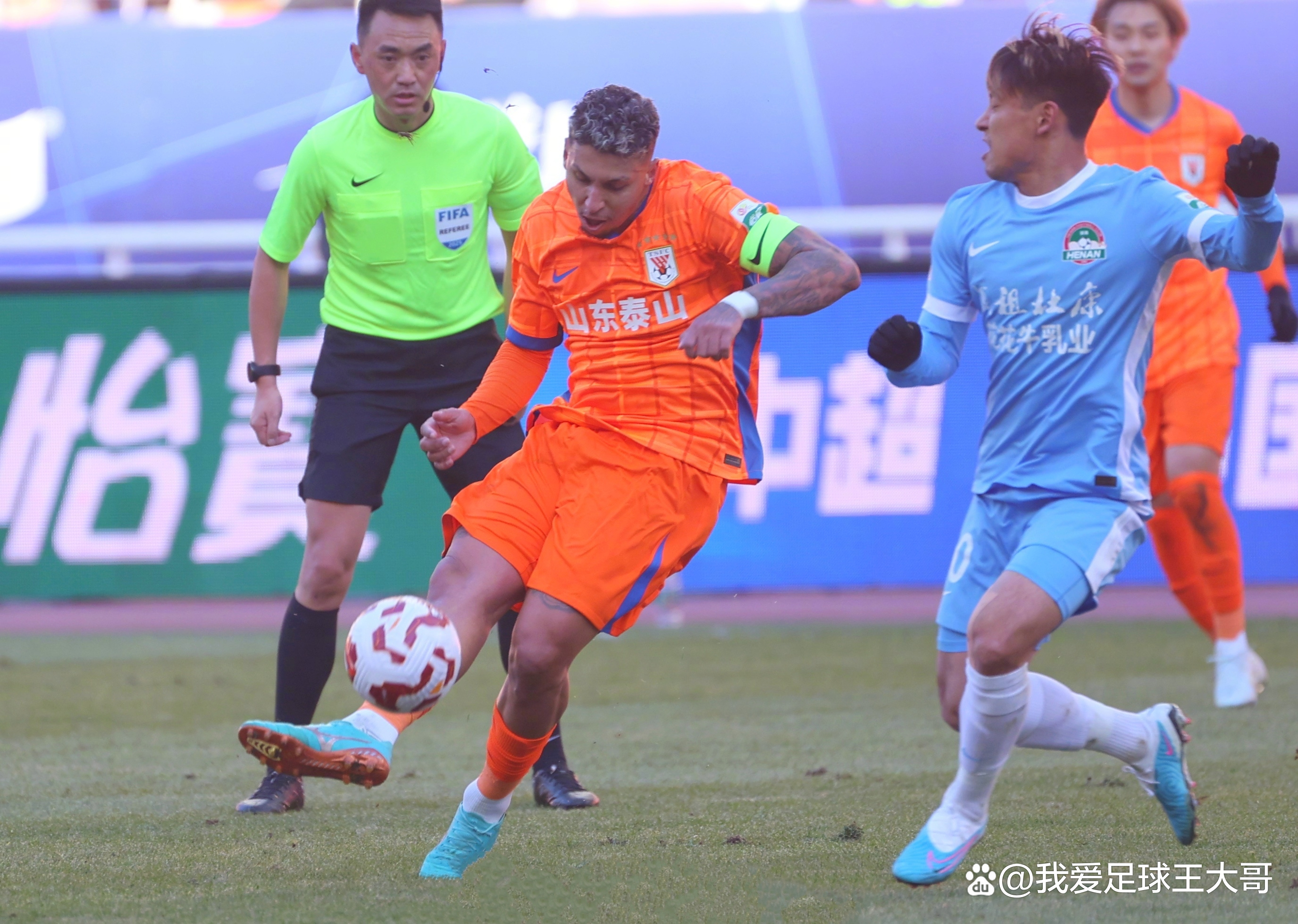 爱游戏电竞关于山东泰山发布备战花絮，今夜官宣签约，亚冠任务艰巨，阵容厚度经受考验的信息